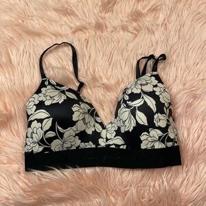 Victoria’s Secret Black Floral Lightly Lined Wireless Wear Everywhere Bra 32D